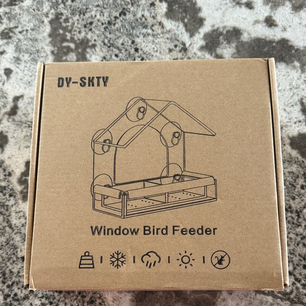 Brand new in box!! Transparent Window Bird Feeder
